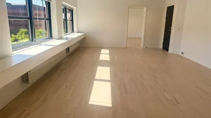 Flerbrugerejendom m. kantine, reception & gratis parkering Flerbrugerejendom m. kantine, reception & gratis parkering